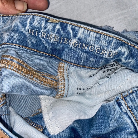 AE high rise distroyed cropped light wash - Picture 8 of 10